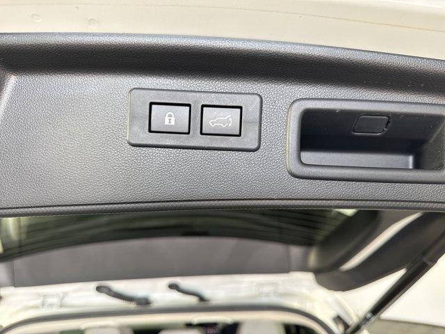 Photo of 2022 Crystal White Pearl Subaru Forester