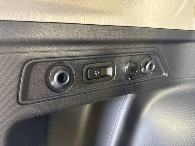 Photo of 2022 Crystal White Pearl Subaru Forester