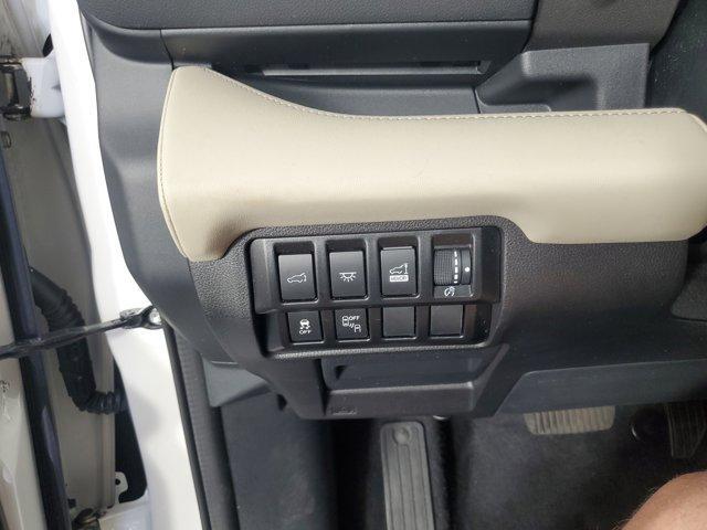 Photo of 2022 Crystal White Pearl Subaru Ascent
