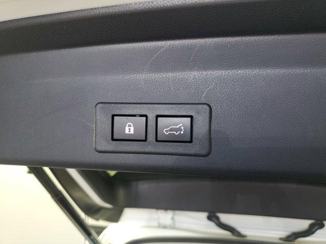 Photo of 2022 Crystal White Pearl Subaru Ascent