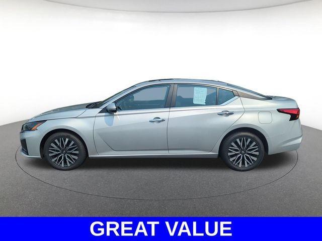 Photo of 2023 Brilliant Silver Metallic Nissan Altima