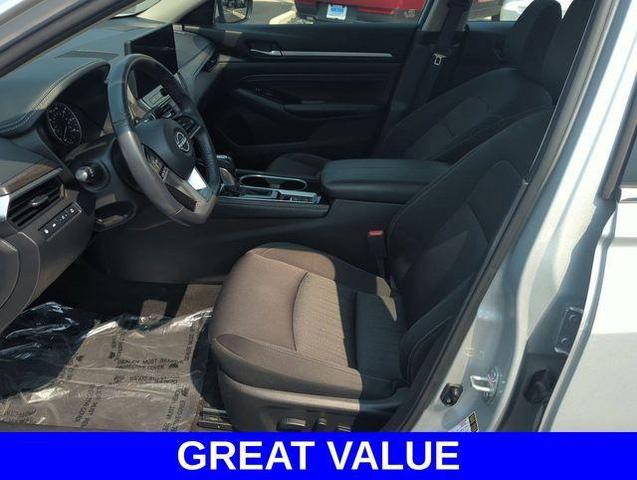 Photo of 2023 Brilliant Silver Metallic Nissan Altima