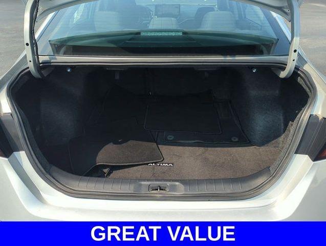 Photo of 2023 Brilliant Silver Metallic Nissan Altima