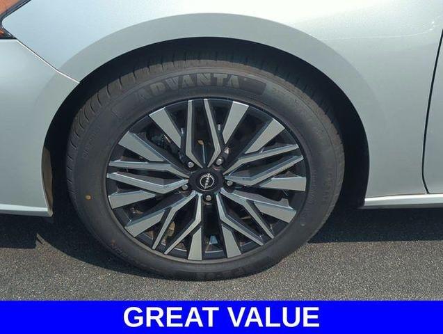Photo of 2023 Brilliant Silver Metallic Nissan Altima