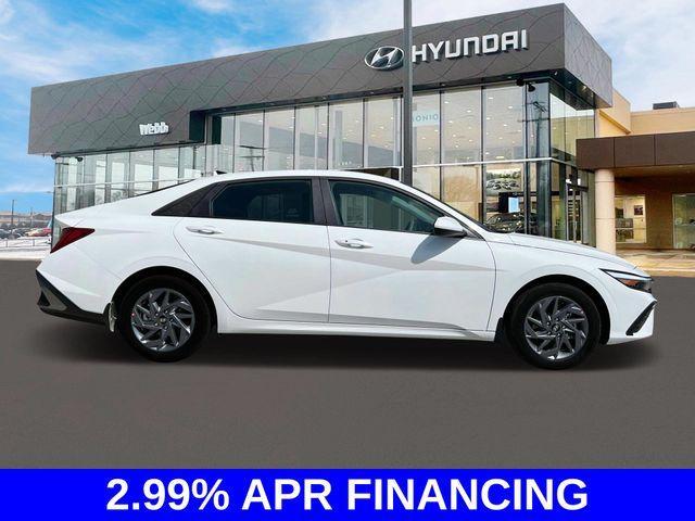 Photo of 2025 White Hyundai ELANTRA HEV