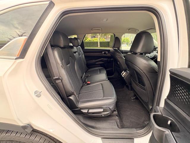 Photo of 2024 Glacial White Pearl Kia Sorento