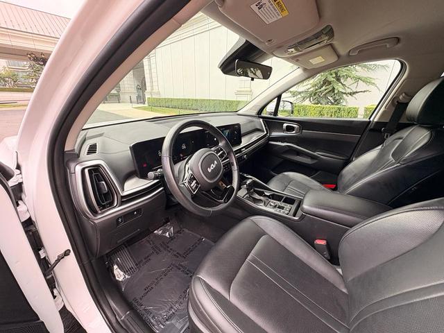 Photo of 2024 Glacial White Pearl Kia Sorento