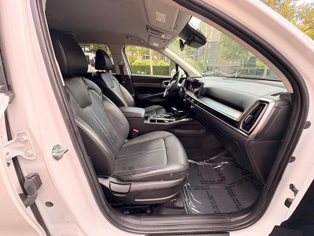 Photo of 2024 Glacial White Pearl Kia Sorento