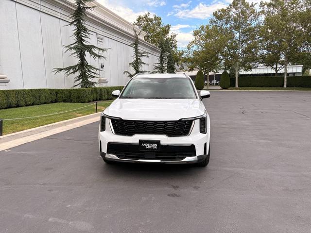 Photo of 2024 Glacial White Pearl Kia Sorento