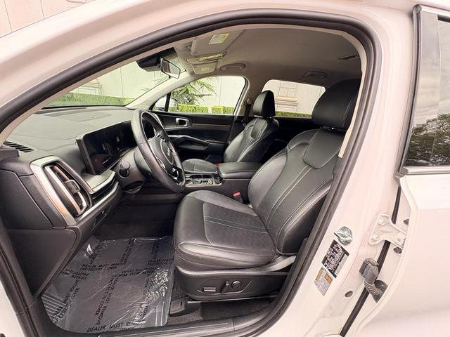 Photo of 2024 Glacial White Pearl Kia Sorento