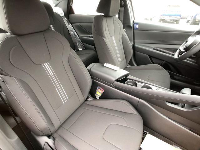 Photo of 2025 Abyss Black Hyundai ELANTRA