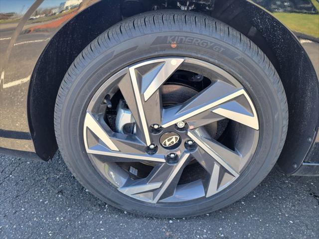Photo of 2025 Abyss Black Hyundai ELANTRA