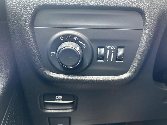 Photo of 2023 Bright White Clearcoat Jeep Grand Cherokee L