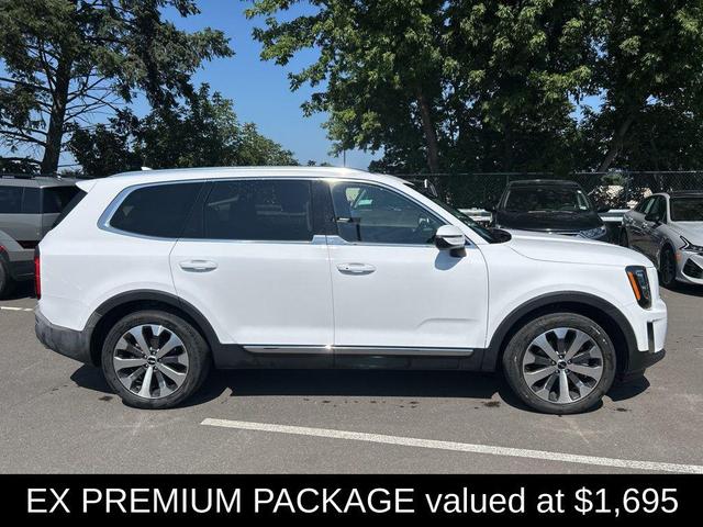 Photo of 2022 Glacial White Pearl Kia Telluride