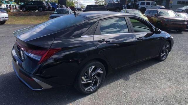 Photo of 2025 Abyss Black Hyundai ELANTRA HEV
