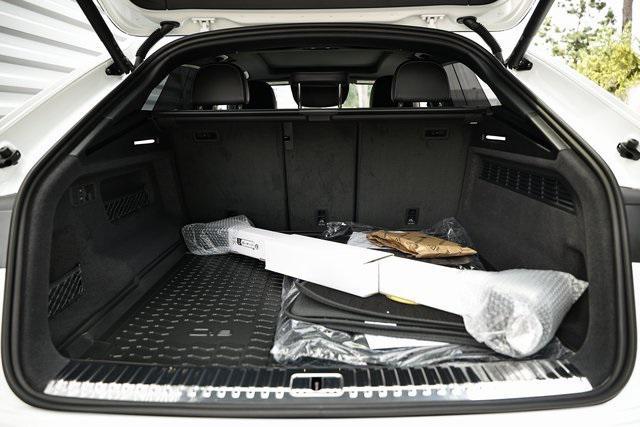 Photo of 2025 Carrara White Audi Q8