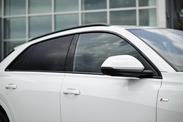 Photo of 2025 Carrara White Audi Q8