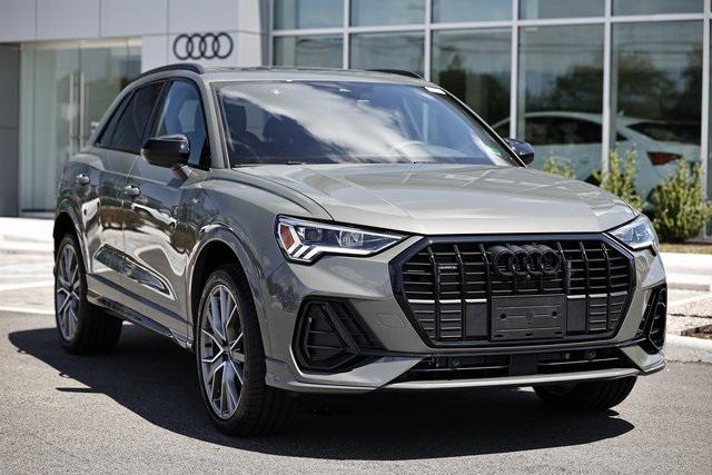 Photo of 2025 Chronos Gray Metallic Audi Q3