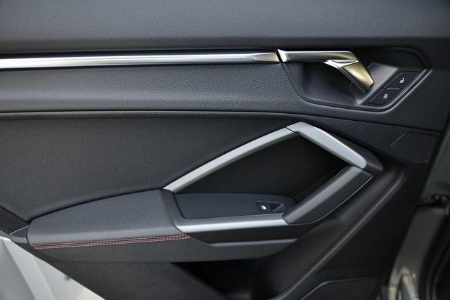 Photo of 2025 Chronos Gray Metallic Audi Q3