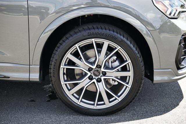 Photo of 2025 Chronos Gray Metallic Audi Q3