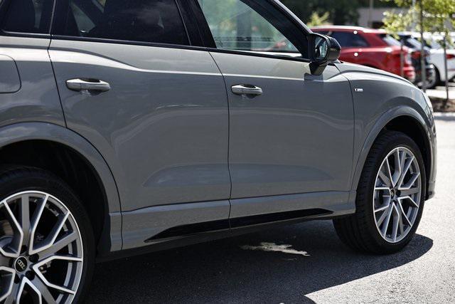 Photo of 2025 Chronos Gray Metallic Audi Q3