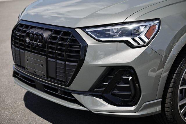 Photo of 2025 Chronos Gray Metallic Audi Q3