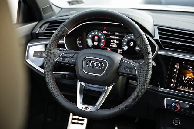 Photo of 2025 Chronos Gray Metallic Audi Q3