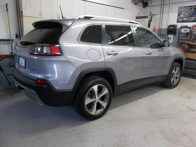 Photo of 2021 Billet Silver Metallic Jeep Cherokee