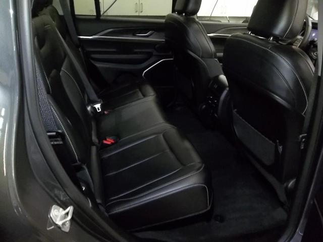 Photo of 2022 Metallic Jeep Grand Cherokee