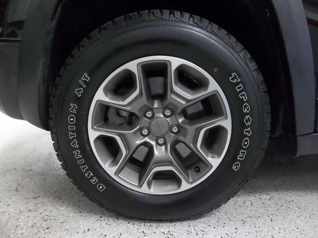 Photo of 2021 Granite Crystal Metallic Jeep Cherokee