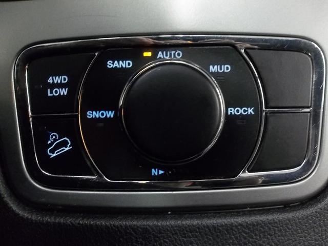 Photo of 2021 Bright White Clearcoat Jeep Grand Cherokee