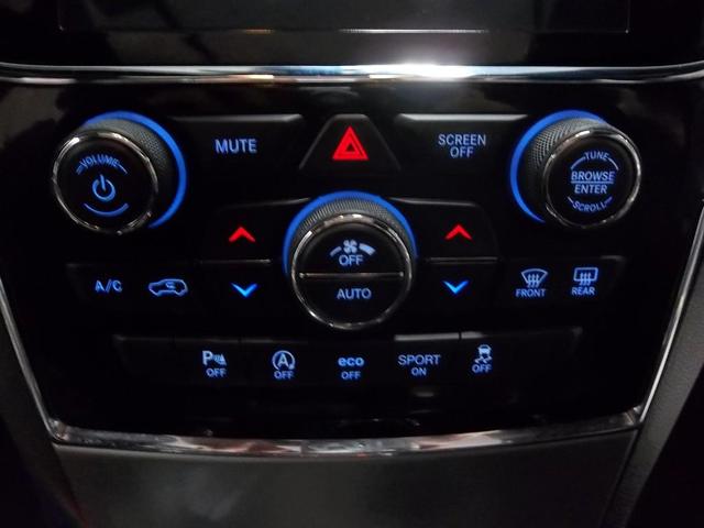 Photo of 2021 Bright White Clearcoat Jeep Grand Cherokee
