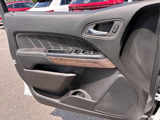 Photo of 2022 Summit White GMC Canyon