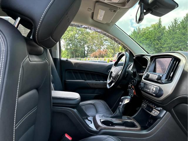 Photo of 2022 Summit White GMC Canyon