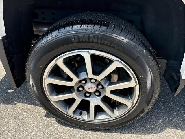 Photo of 2022 Summit White GMC Canyon