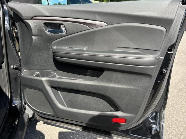Photo of 2017 Crystal Black Pearl Honda Ridgeline