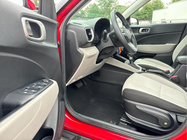 Photo of 2022 Scarlet Red Pearl Hyundai VENUE