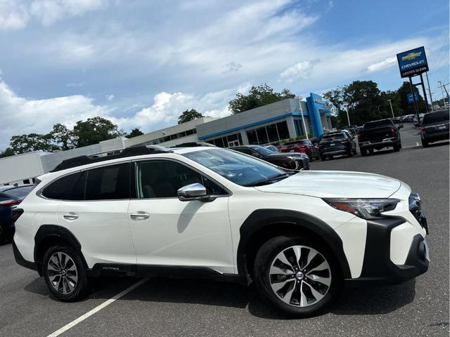 Photo of 2024 Crystal White Pearl Subaru Outback