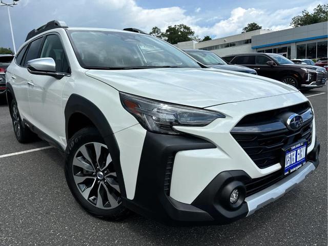 Photo of 2024 Crystal White Pearl Subaru Outback