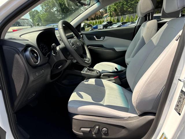 Photo of 2023 Lunar White Hyundai KONA