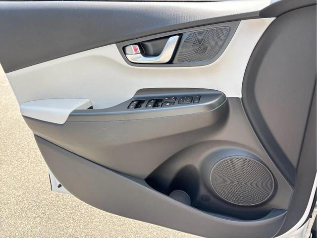 Photo of 2023 Lunar White Hyundai KONA