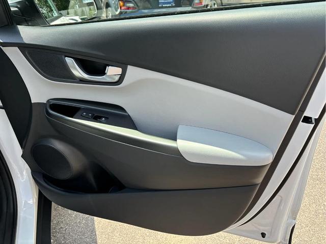 Photo of 2023 Lunar White Hyundai KONA