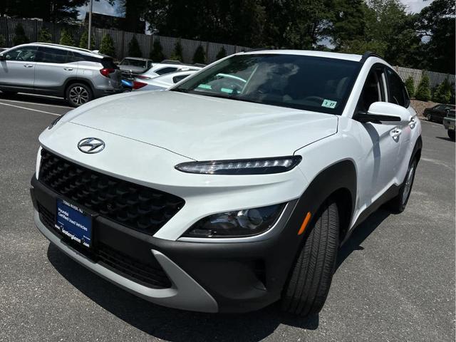 Photo of 2023 Lunar White Hyundai KONA