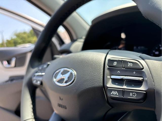 Photo of 2023 Lunar White Hyundai KONA
