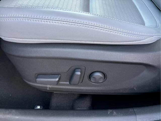Photo of 2020 Chalk White Hyundai KONA