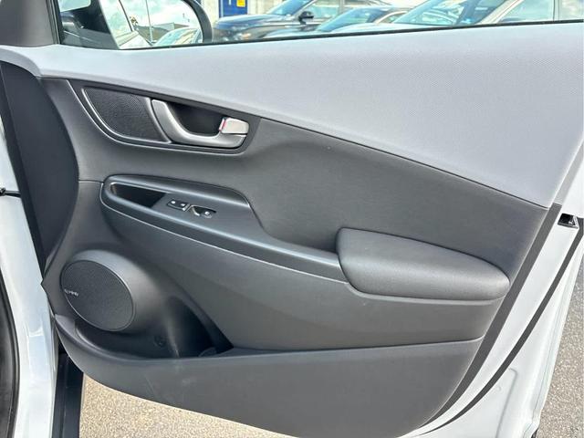 Photo of 2020 Chalk White Hyundai KONA