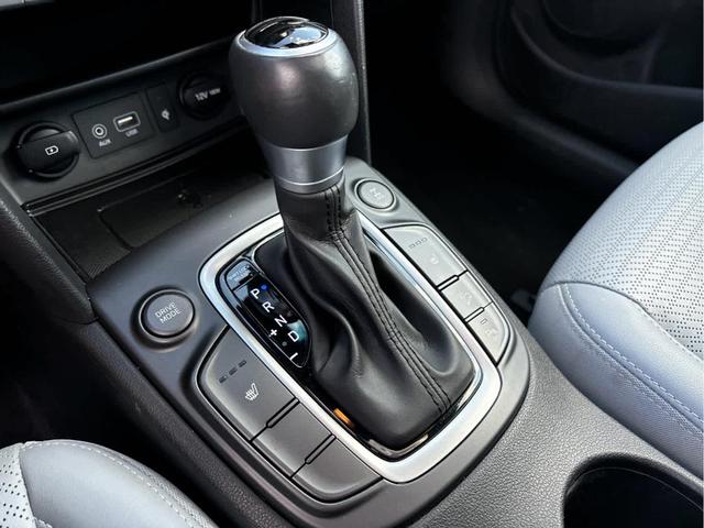 Photo of 2020 Chalk White Hyundai KONA
