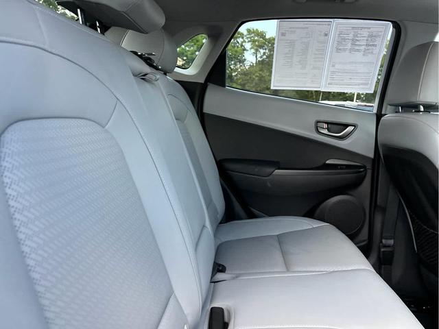 Photo of 2020 Chalk White Hyundai KONA