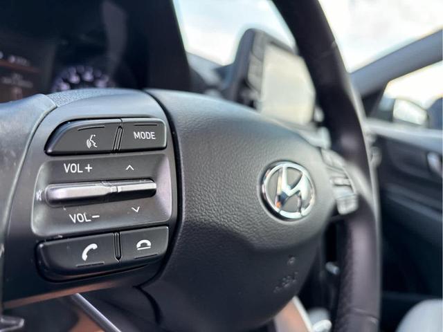 Photo of 2020 Chalk White Hyundai KONA