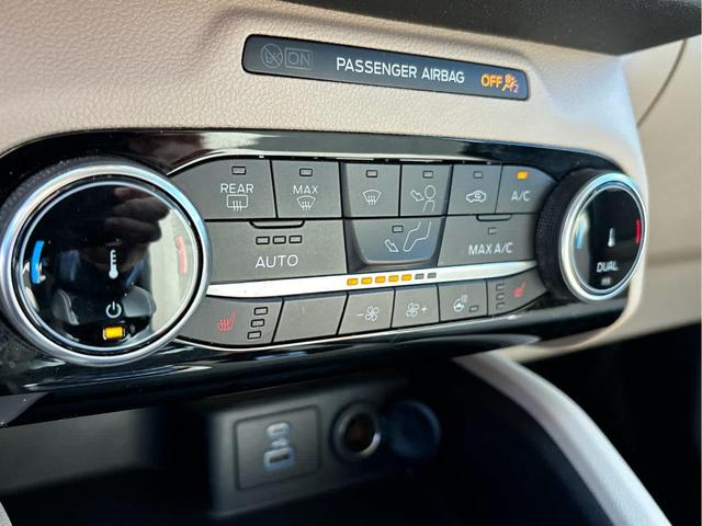 Photo of 2022 Star White Ford Escape